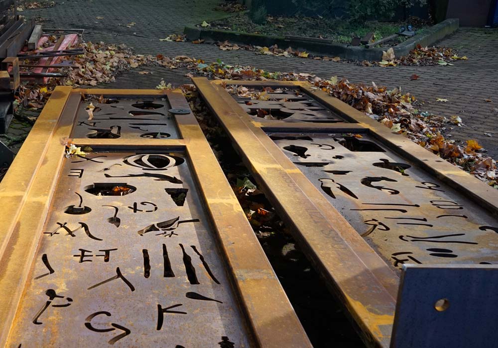 Het kunstwerk Fores voor Loovelden is rondom gelast en geslepen