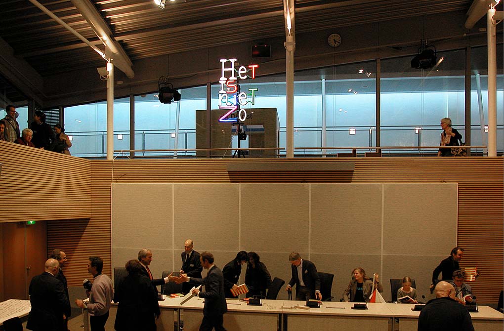 Het is niet zo is mobile en staat  voor iedereen zichtbaar in de ziitingsruimte