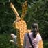 beeldende kunst lokt reacties uit van het publiek op de keukenhof