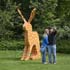 beeldende kunst lokt reacties uit van het publiek op de keukenhof