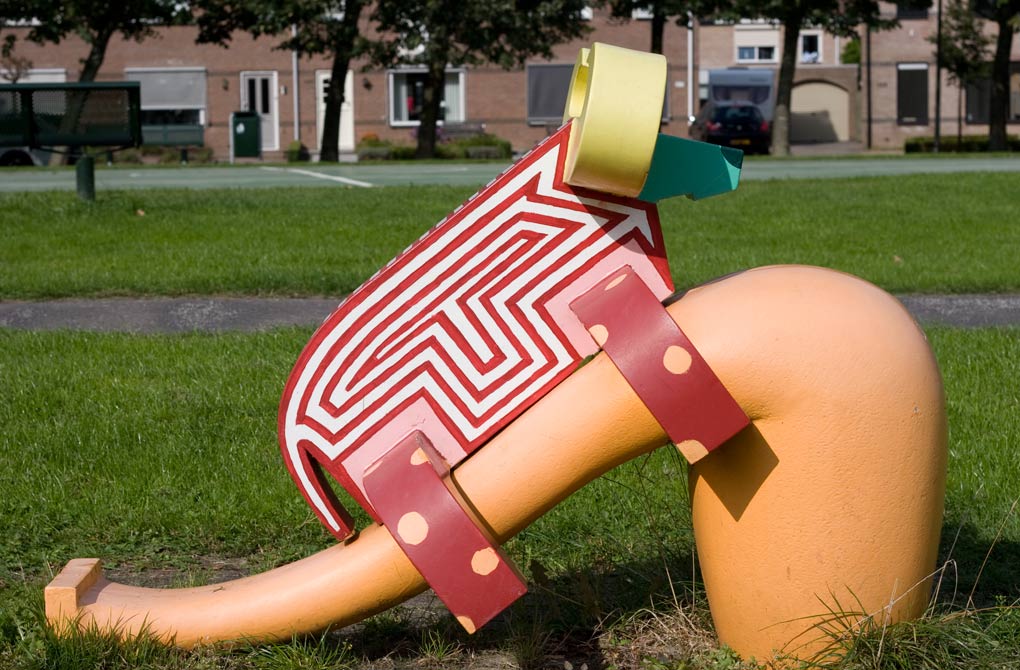 de legendarische stier Leo zit op een pijp van gietijzer, © André Boone